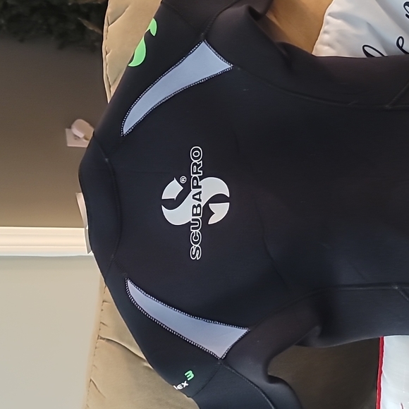 Ladies s scubaPro 3ml shorty wetsuit black and silver - Picture 5 of 5